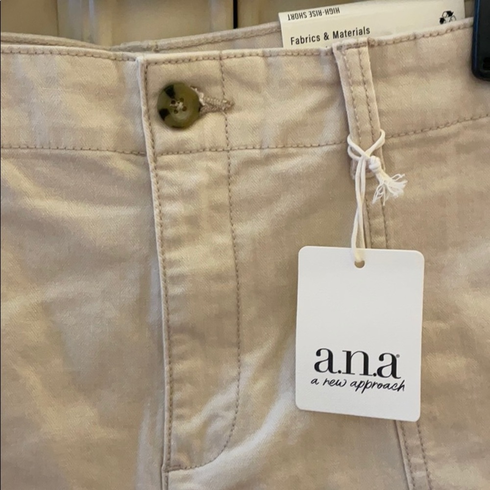 NWT Womens Ana sz 14 high-rise shorts Creme Brûlée - Picture 2 of 10